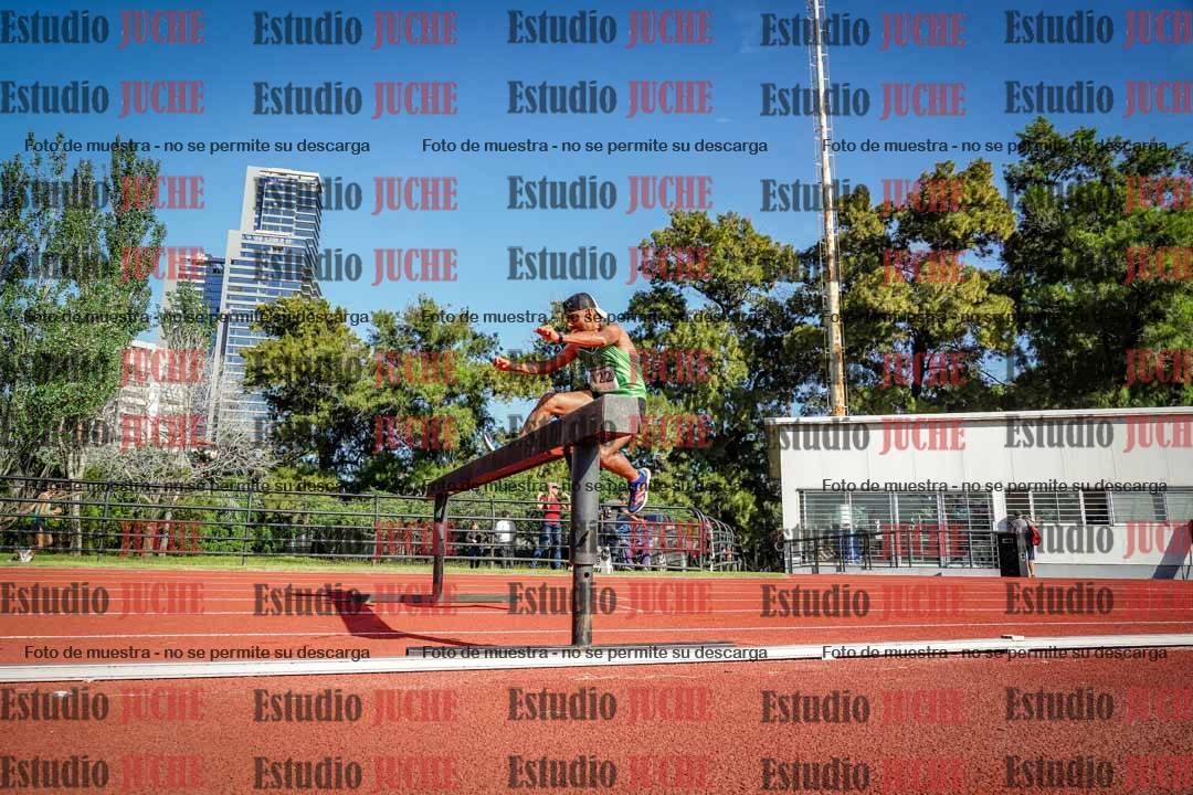 Fotos de los 3000 m con obstáculos de varones