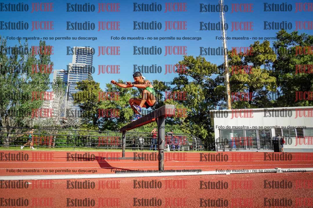 Fotos de los 3000 m con obstáculos de varones