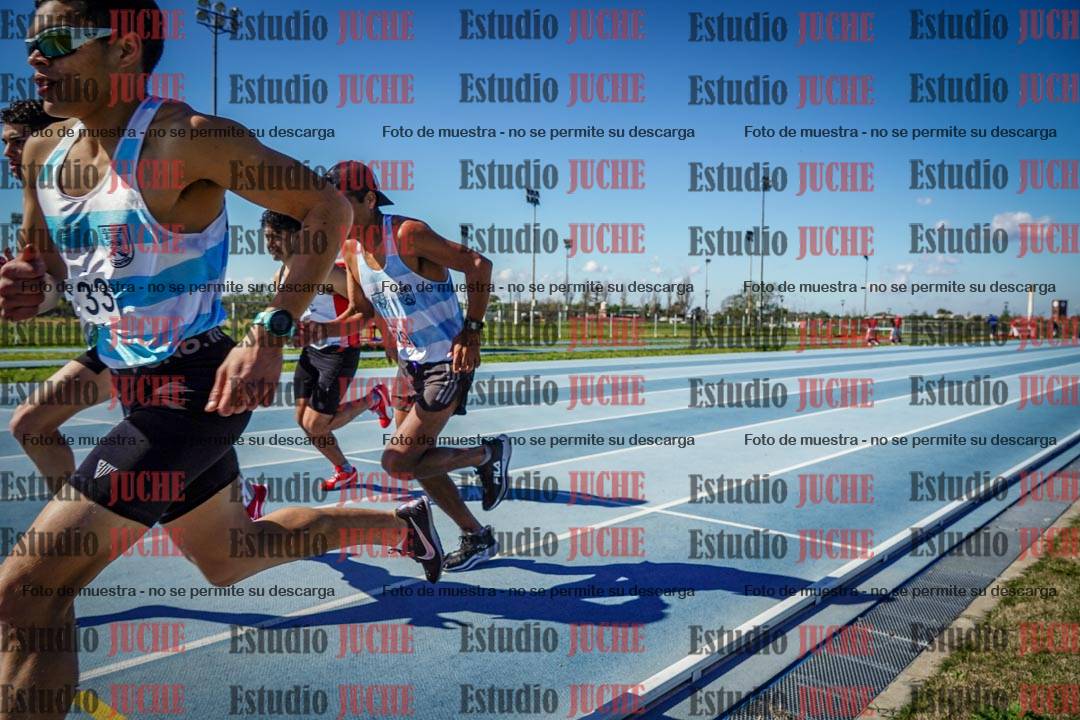 Fotos de los 3000 m con obstáculos de varones