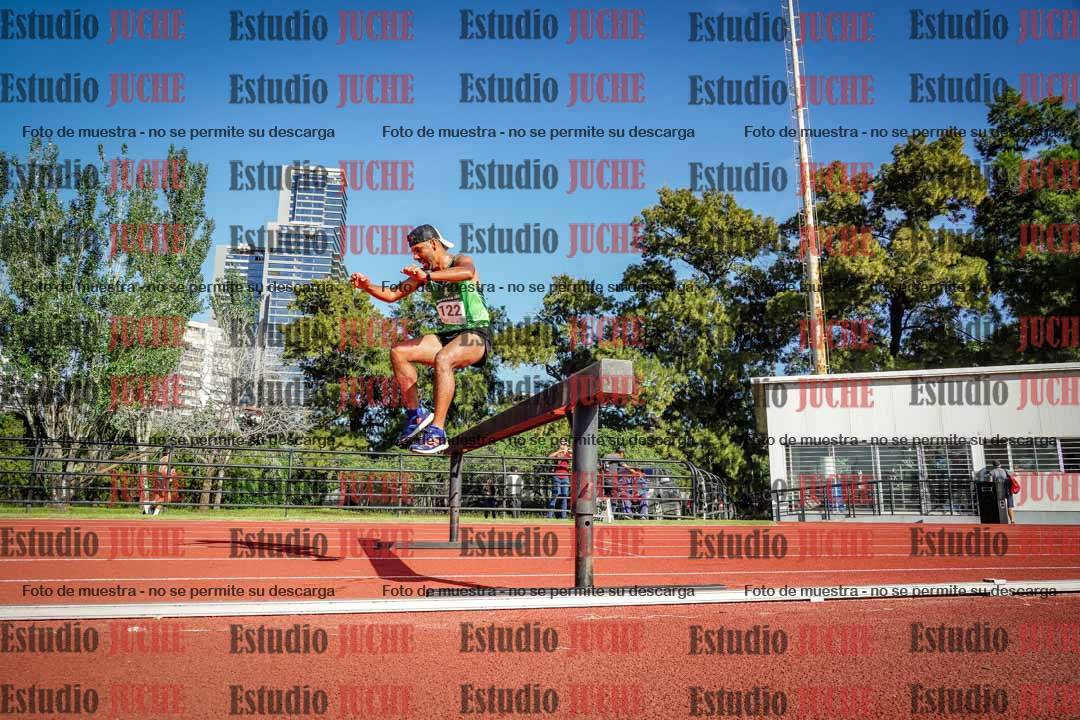 Fotos de los 3000 m con obstáculos de varones