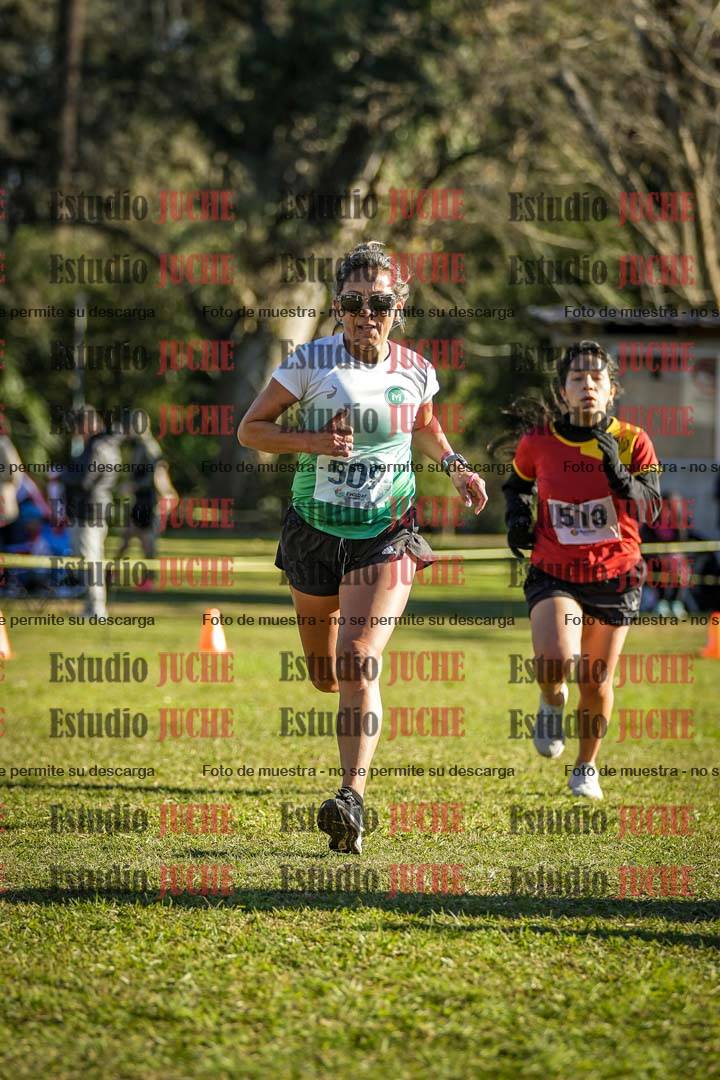 Fotos de la llegada del cross de 4000 m - mujeres