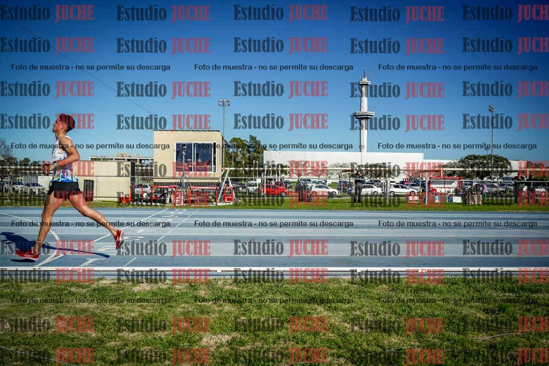 Fotos de los 3000 m con obstáculos de varones