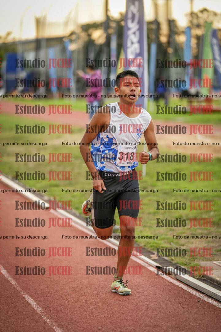 Fotos de los 2000 m con obstáculos de varones
