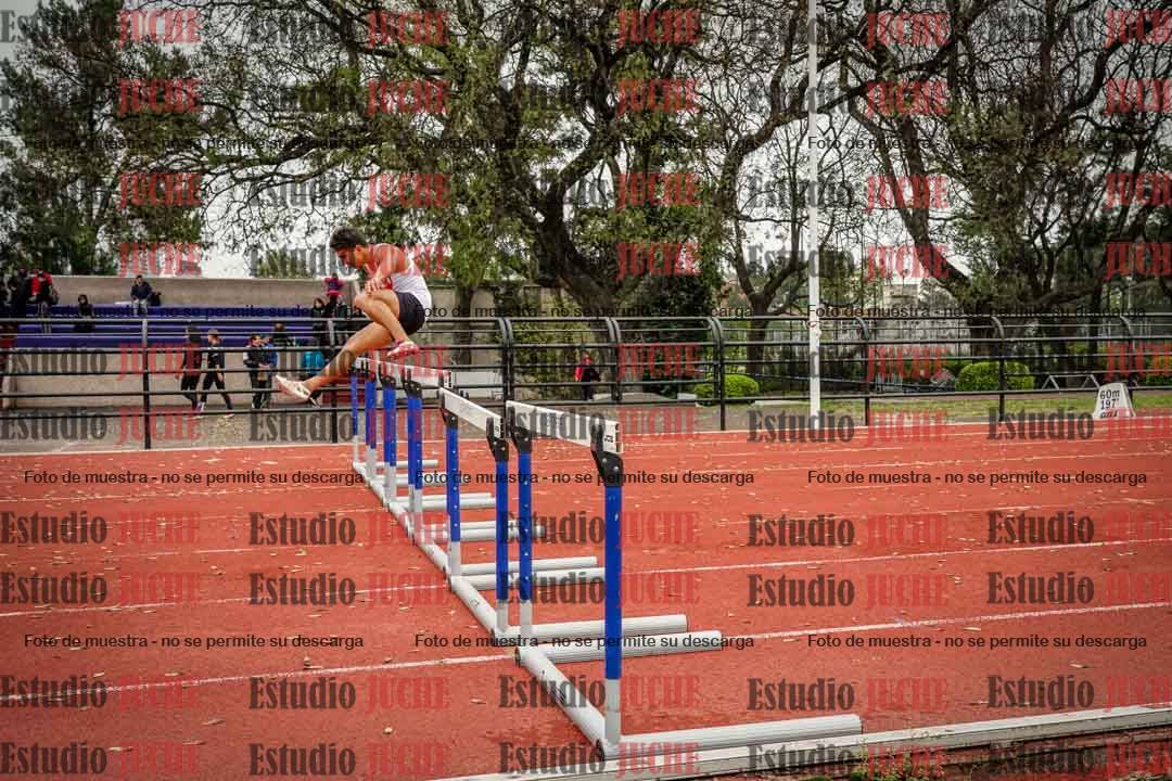 Fotos de los 400 m con vallas de varones