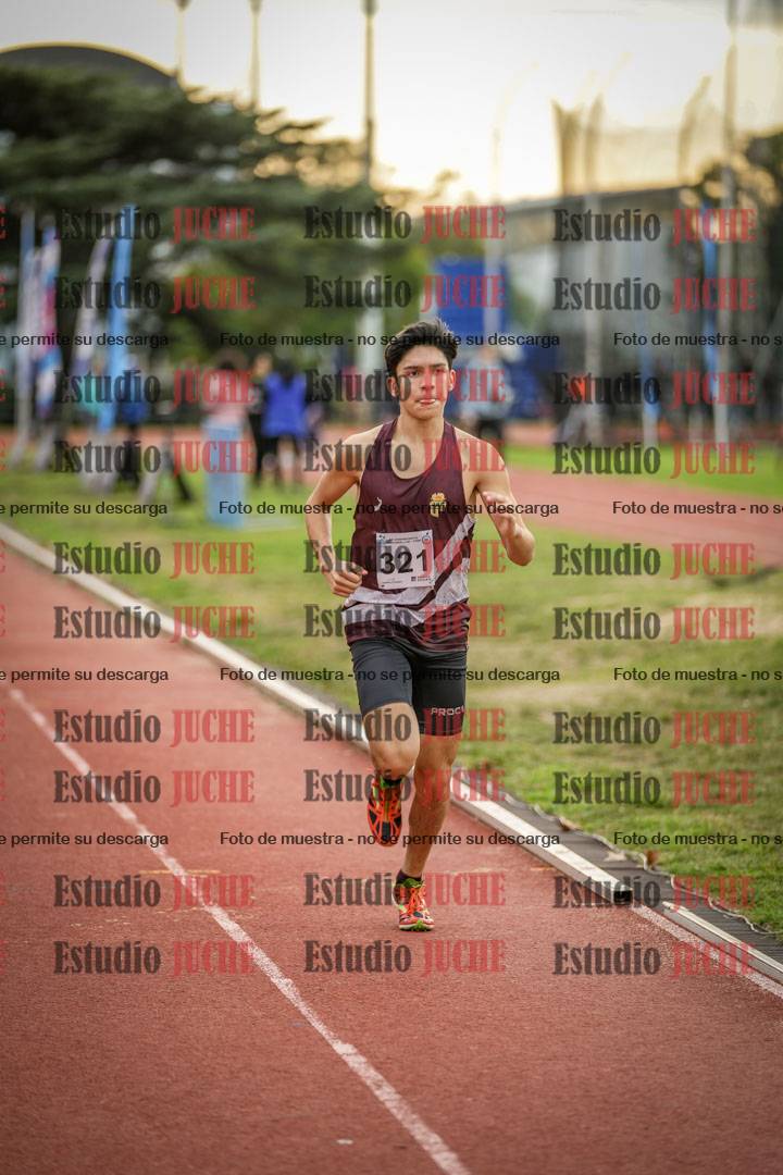 Fotos de los 2000 m con obstáculos de varones