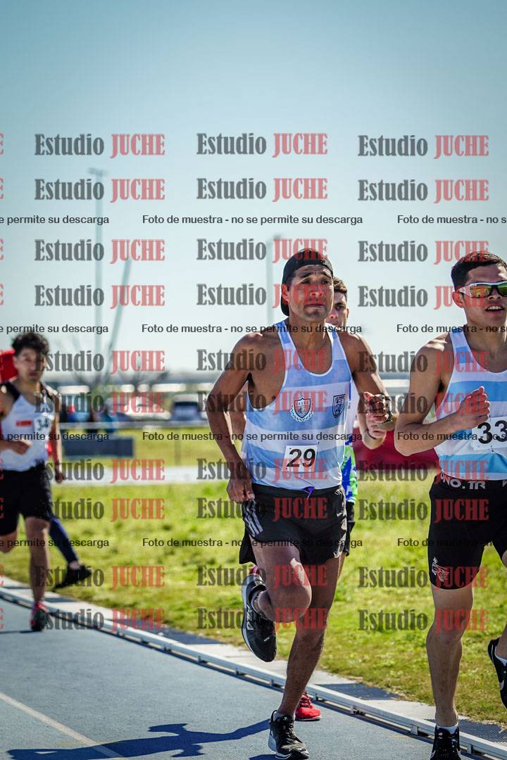 Fotos de los 3000 m con obstáculos de varones