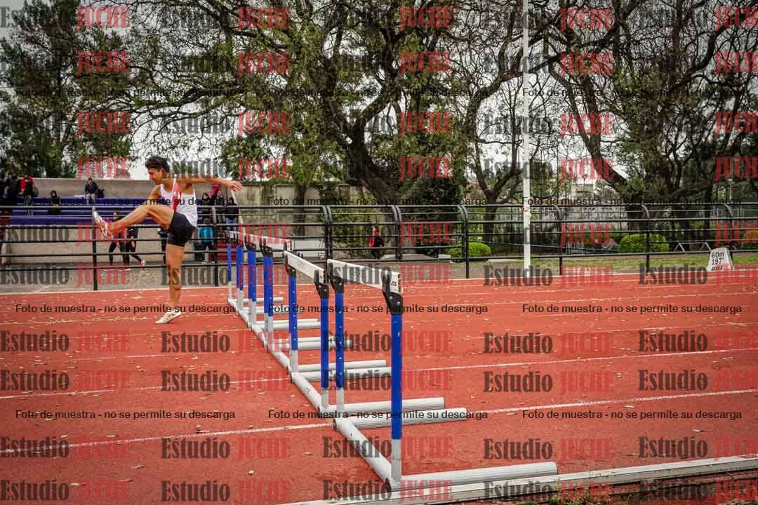 Fotos de los 400 m con vallas de varones