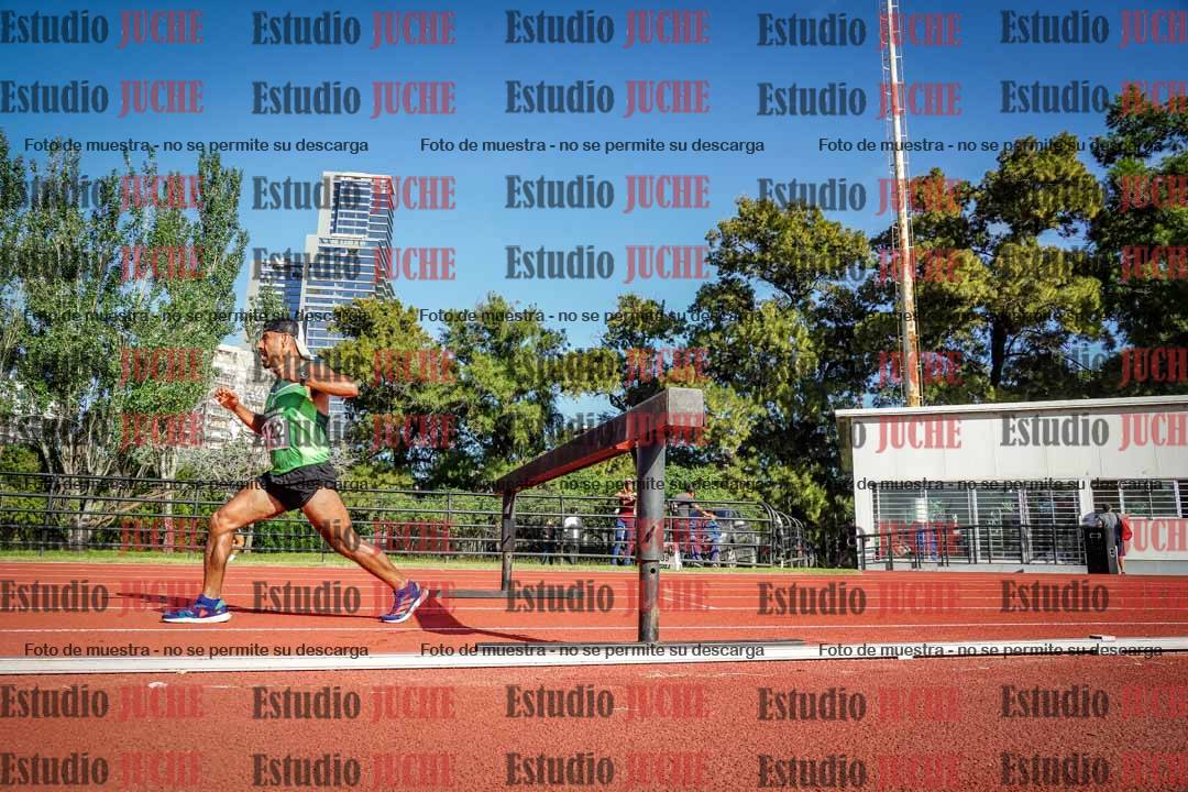 Fotos de los 3000 m con obstáculos de varones