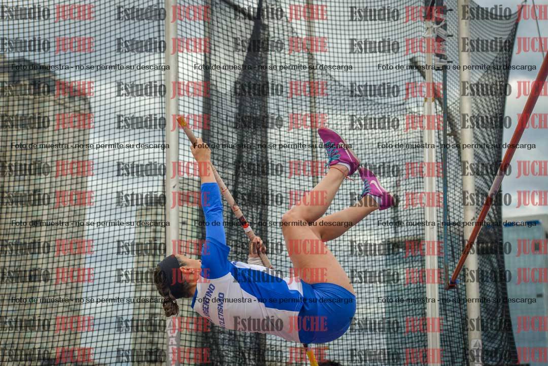 Fotos del salto con garrocha de mujeres y varones