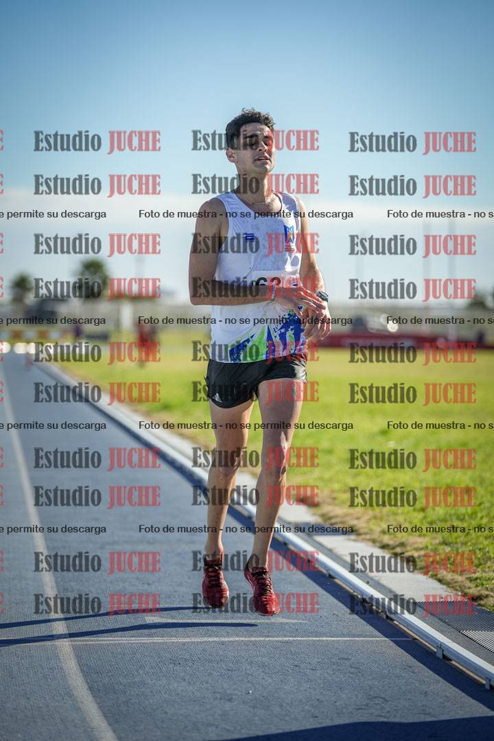 Fotos de los 3000 m con obstáculos de varones