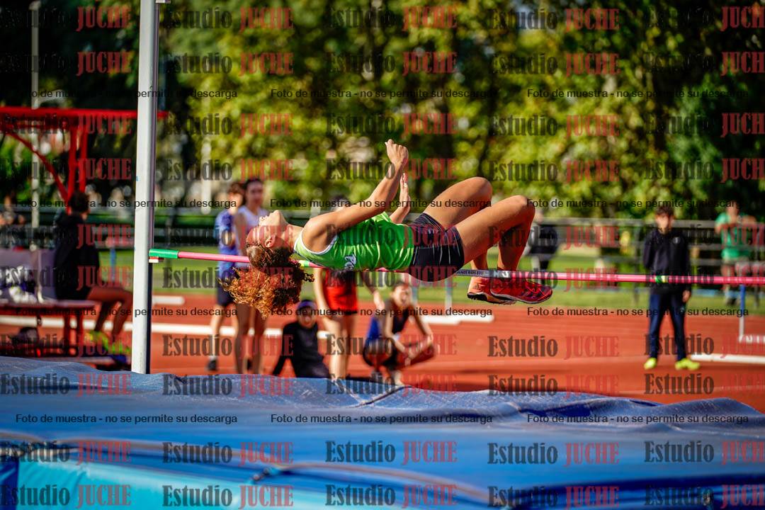 Fotos del salto en alto de mujeres y varones