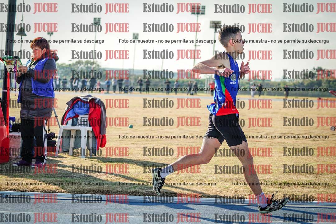 Fotos de los 2000 m con obstáculos de varones