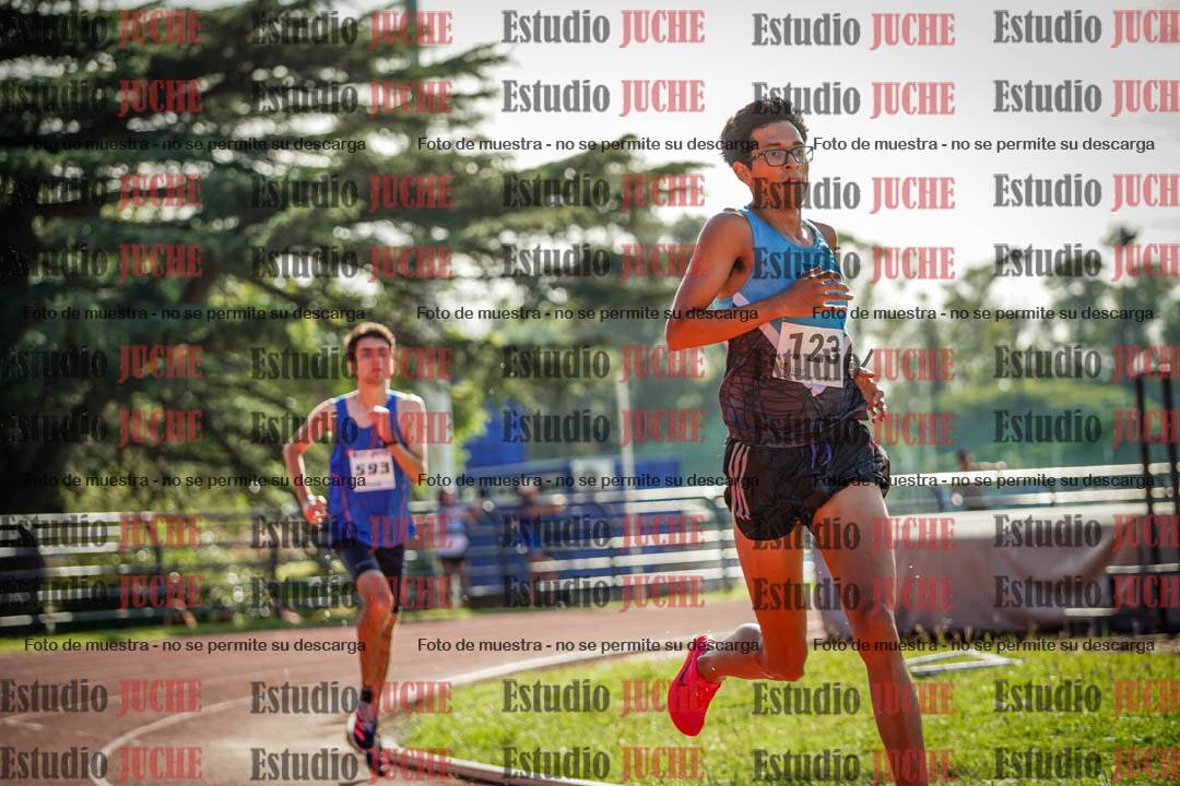 Fotos de los 3000 m con obstáculos de varones