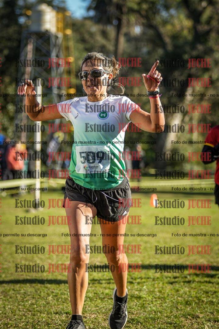 Fotos de la llegada del cross de 4000 m - mujeres