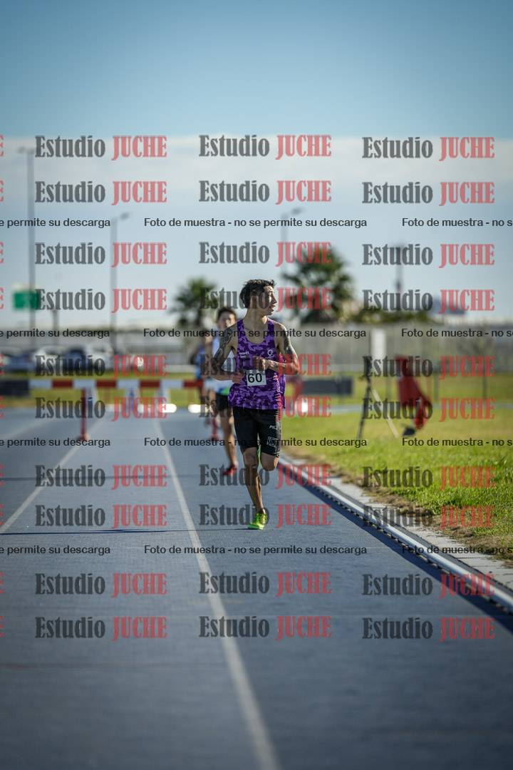 Fotos de los 3000 m con obstáculos de varones