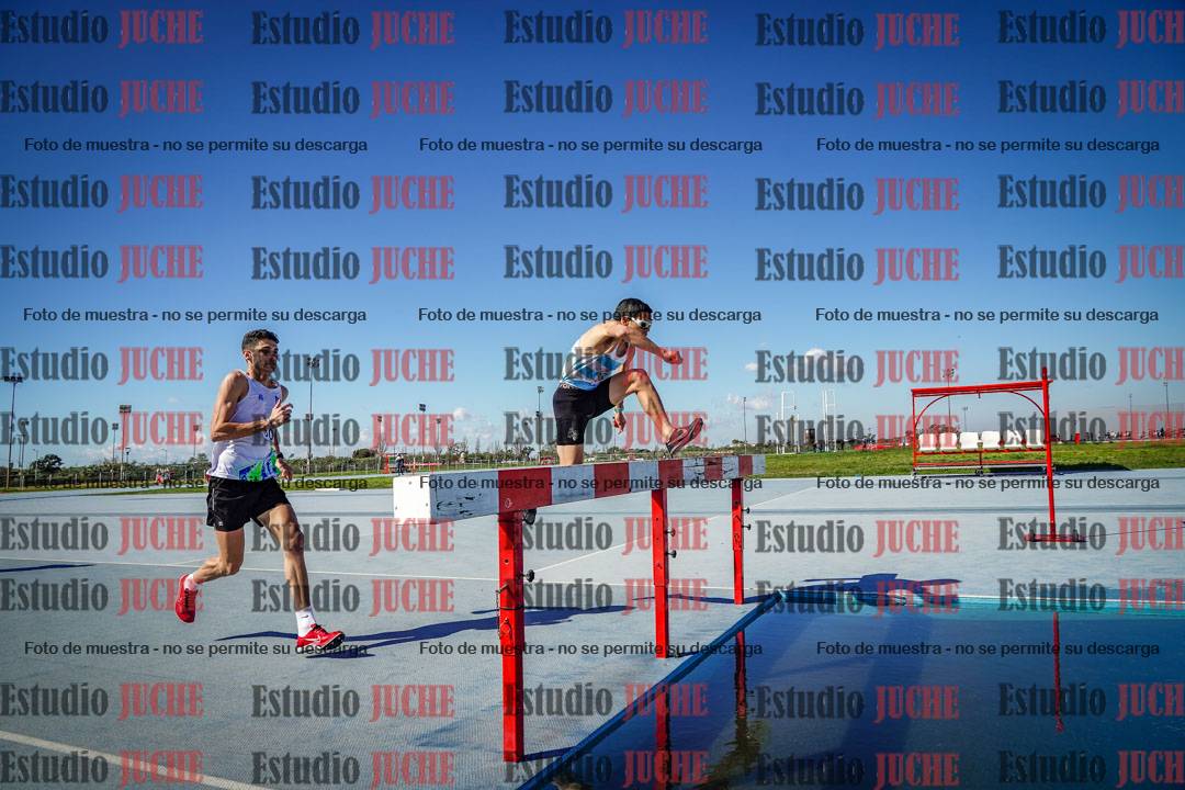 Fotos de los 3000 m con obstáculos de varones