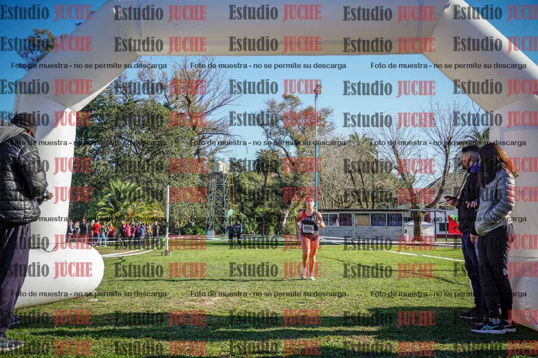 Fotos de la llegada del cross de 4000 m - mujeres