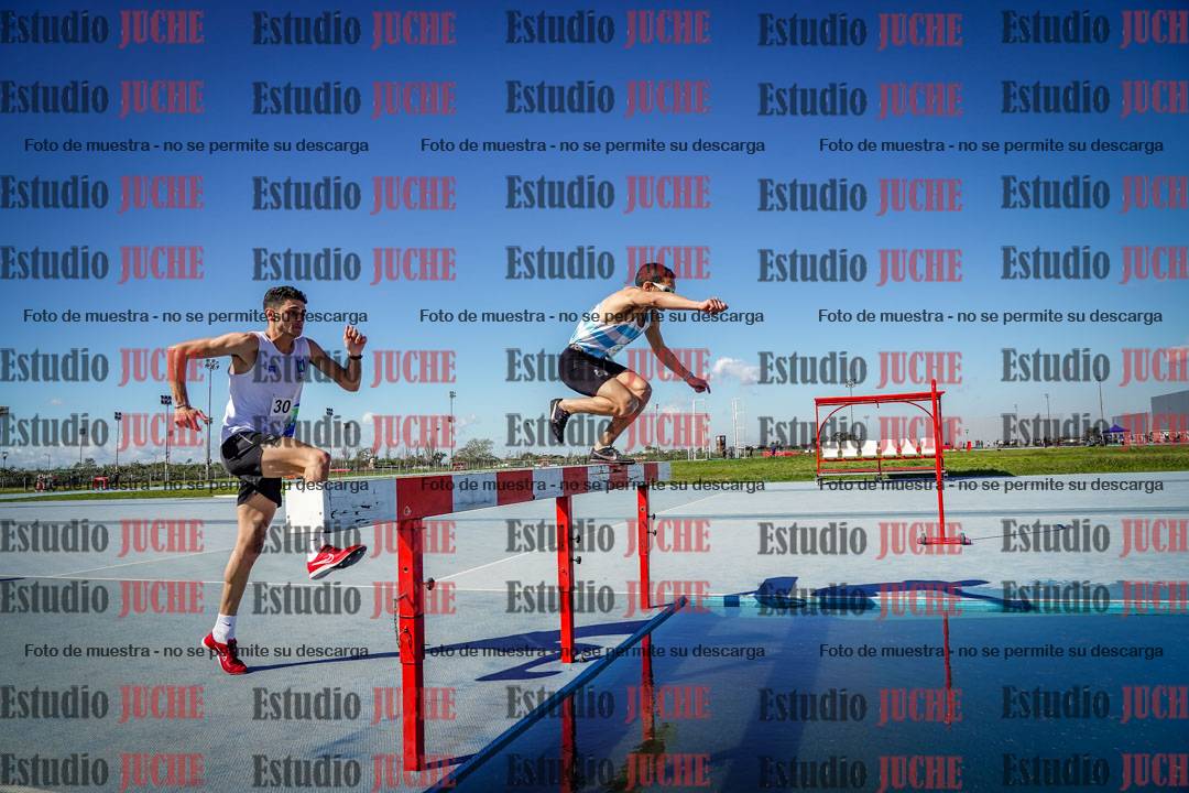 Fotos de los 3000 m con obstáculos de varones
