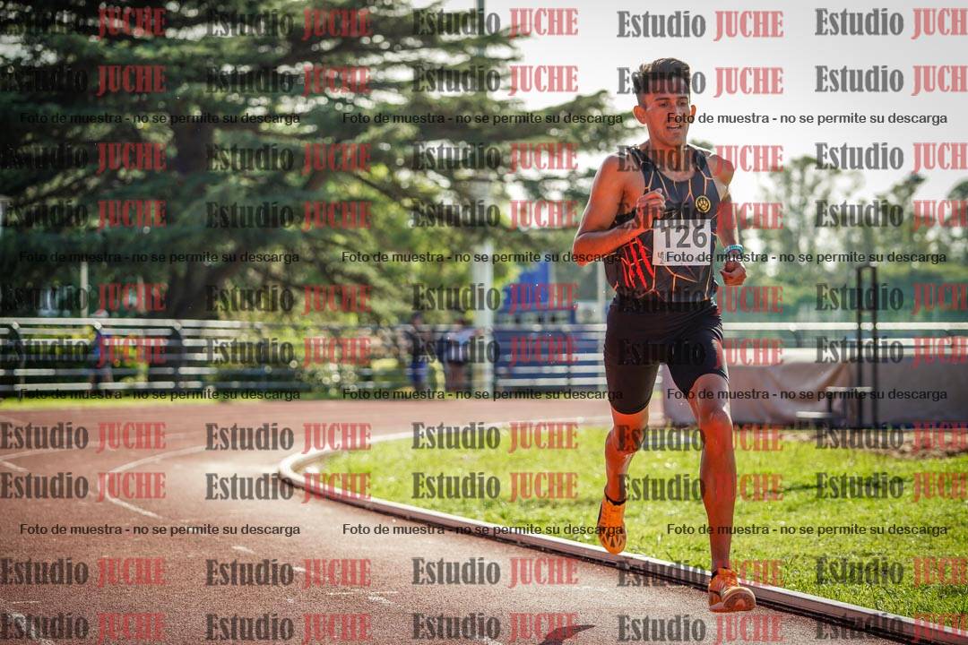 Fotos de los 3000 m con obstáculos de varones