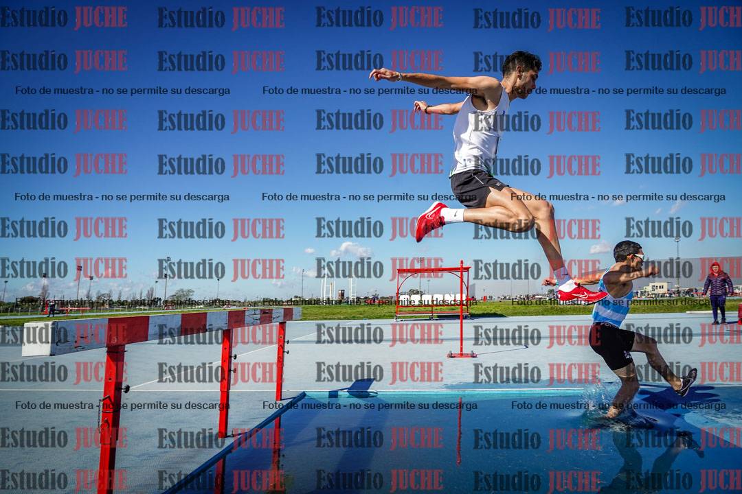 Fotos de los 3000 m con obstáculos de varones
