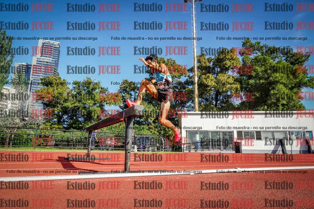 Fotos de los 3000 m con obstáculos de varones