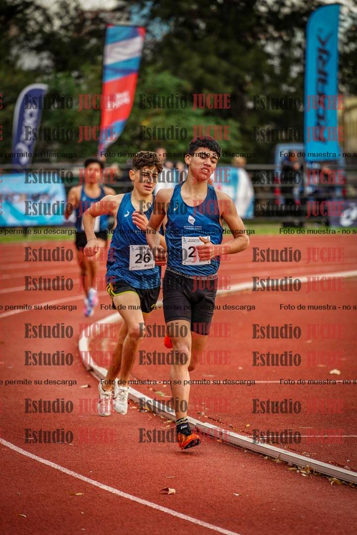 Fotos de los 2000 m con obstáculos de varones