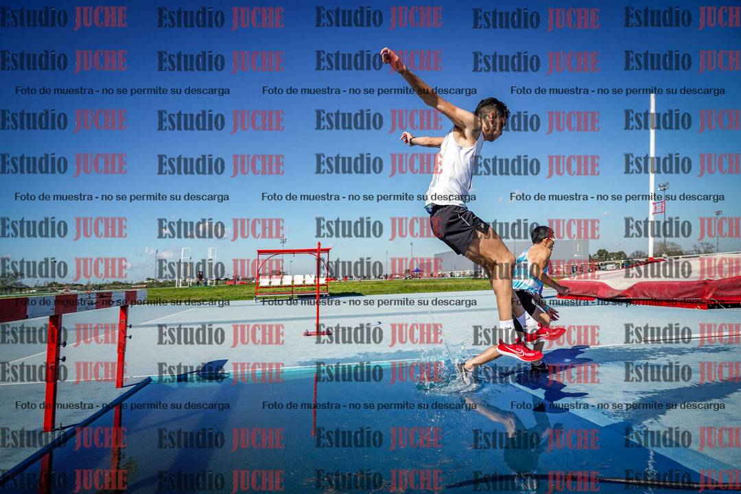 Fotos de los 3000 m con obstáculos de varones