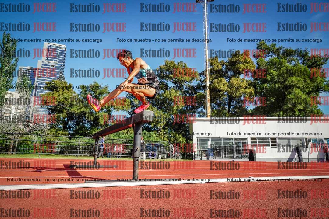 Fotos de los 3000 m con obstáculos de varones