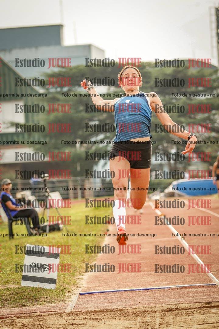 Fotos del salto en largo de mujeres