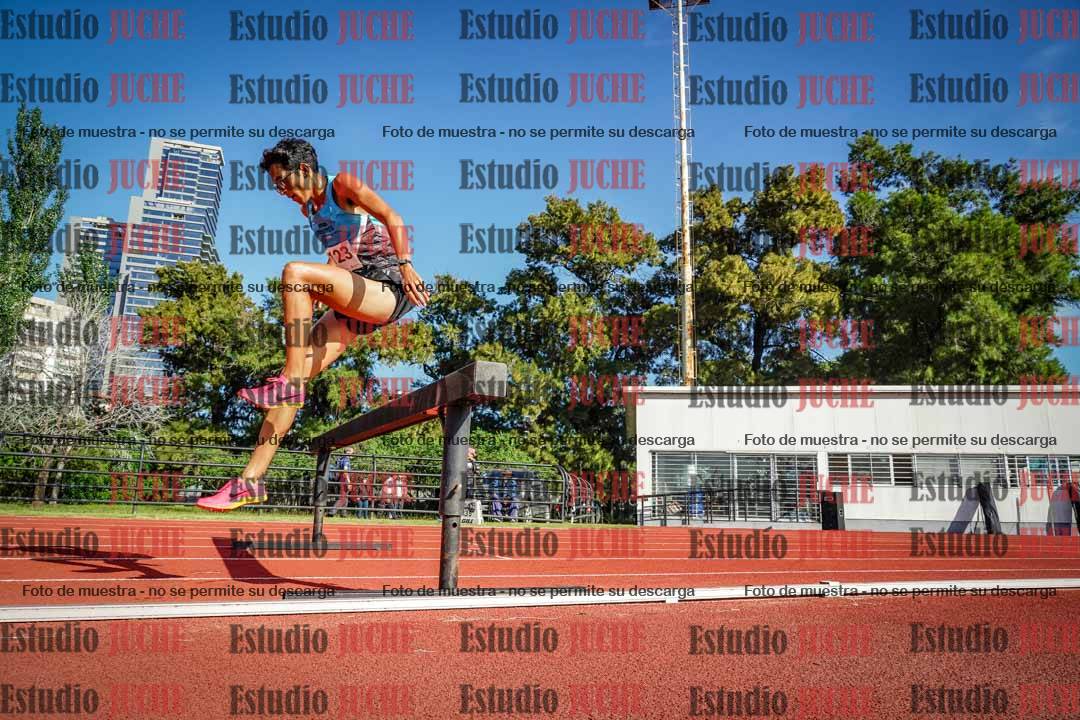 Fotos de los 3000 m con obstáculos de varones