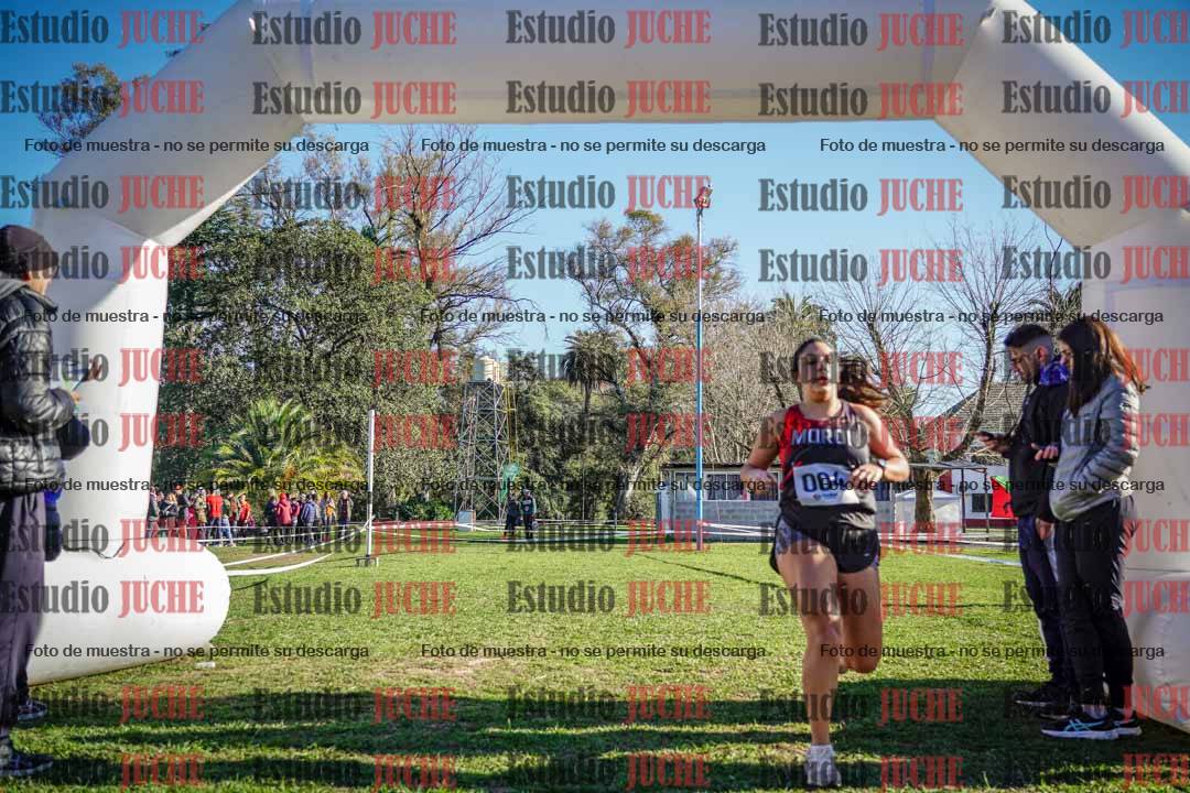 Fotos de la llegada del cross de 4000 m - mujeres