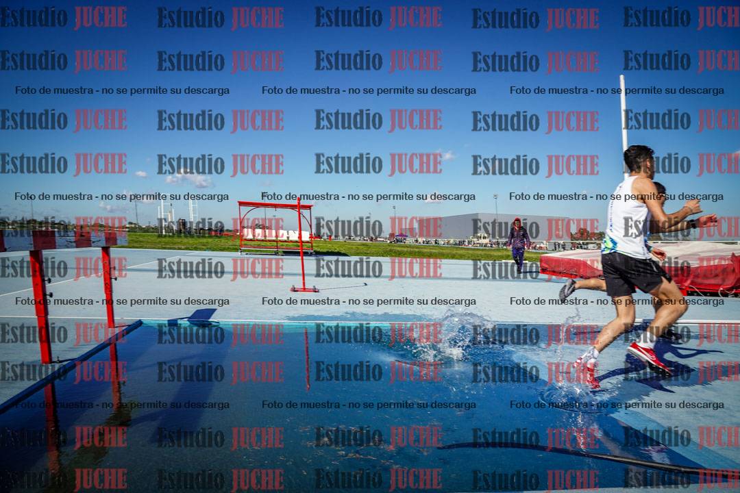 Fotos de los 3000 m con obstáculos de varones
