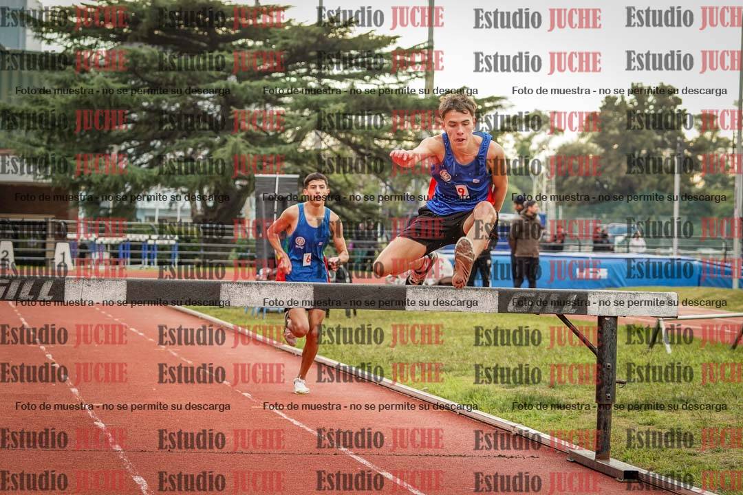 Fotos de los 3000 m con obstáculos de varones