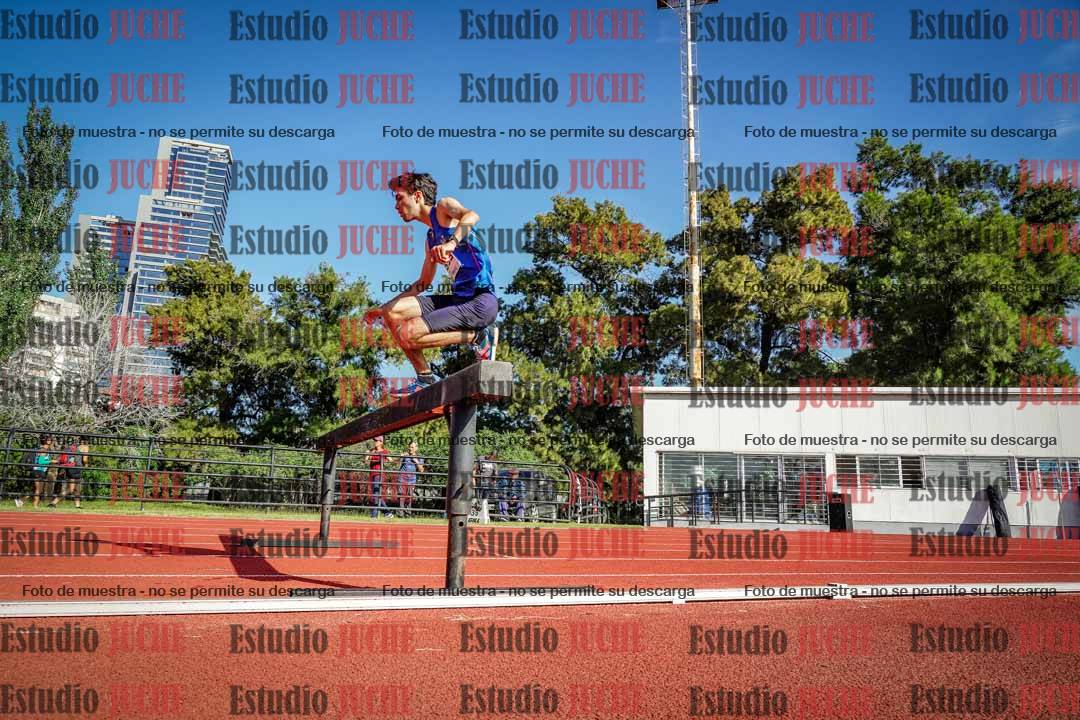 Fotos de los 3000 m con obstáculos de varones