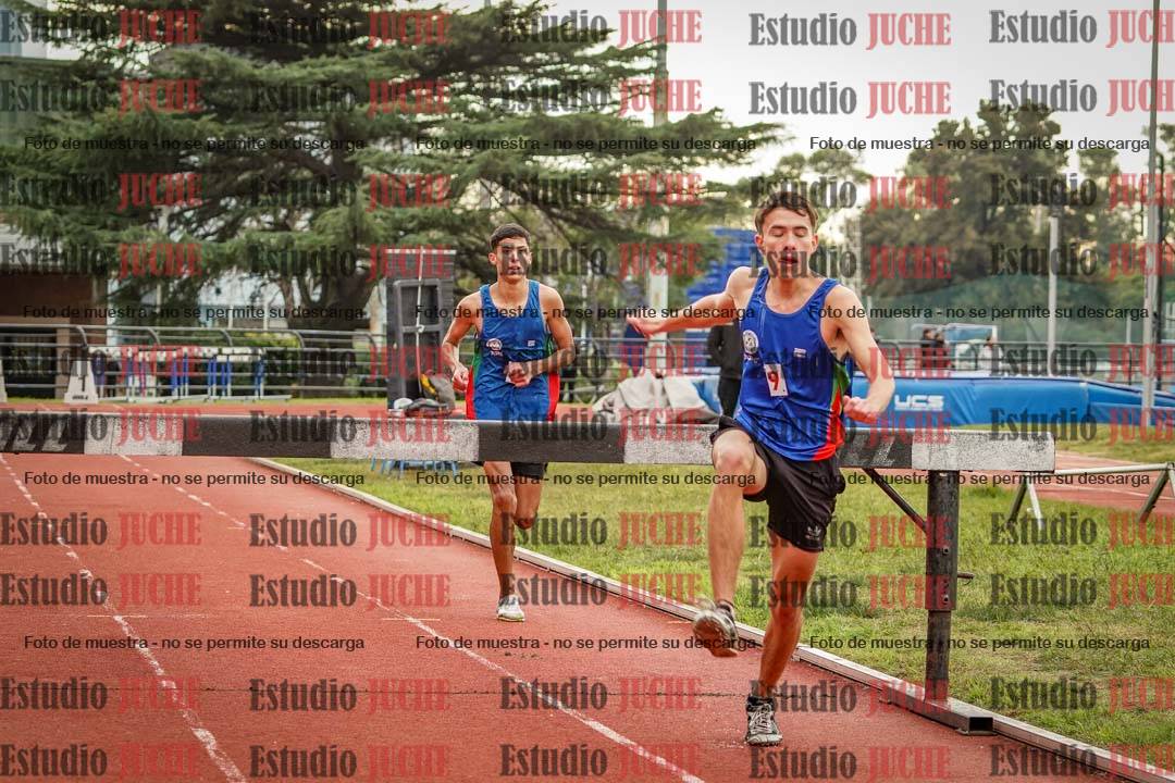 Fotos de los 3000 m con obstáculos de varones