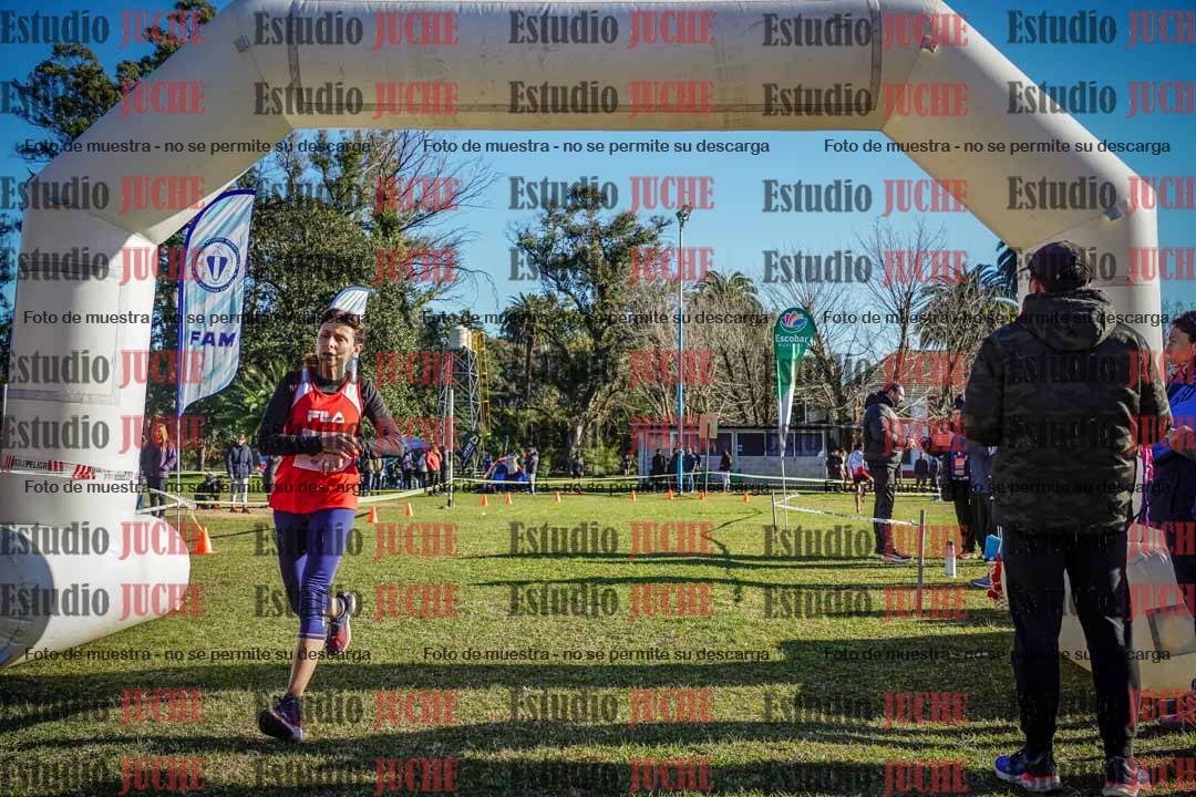 Fotos de la llegada del cross de 4000 m - mujeres