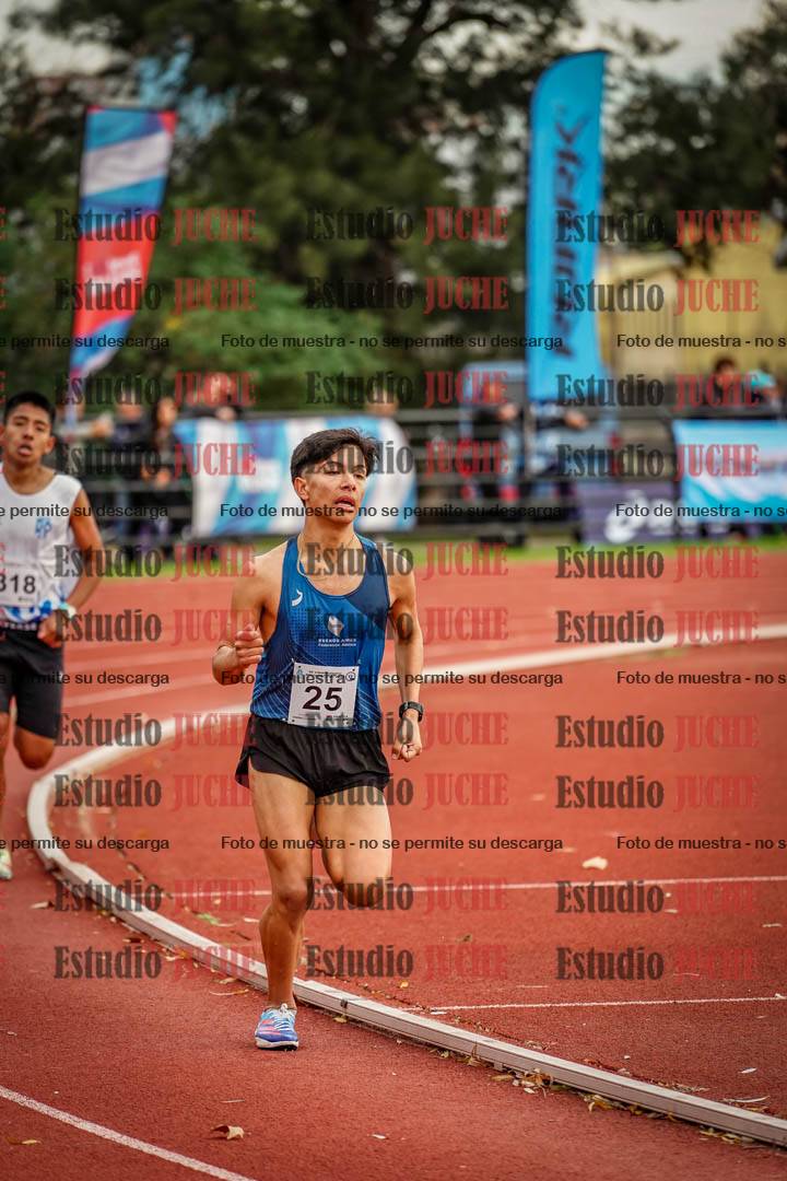 Fotos de los 2000 m con obstáculos de varones