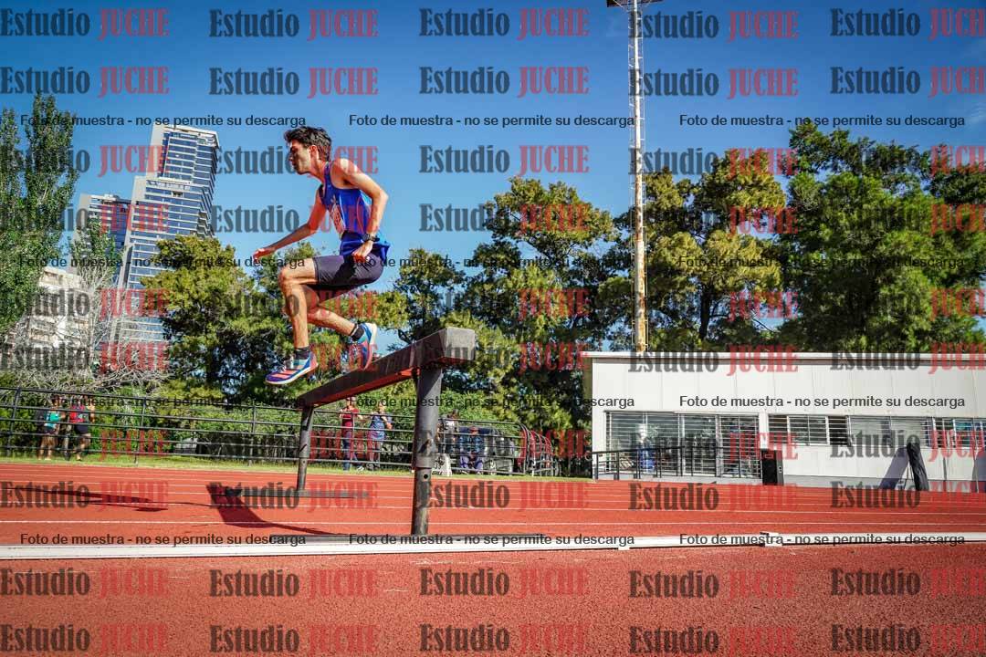 Fotos de los 3000 m con obstáculos de varones