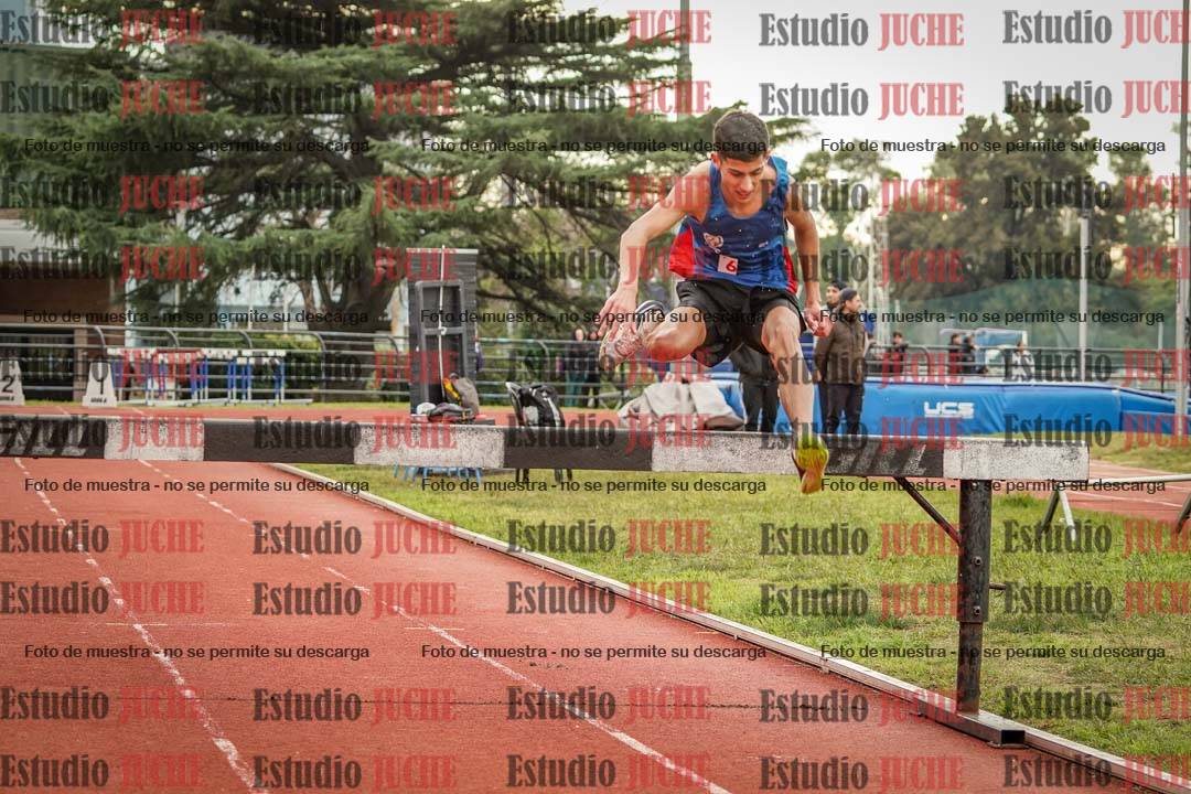 Fotos de los 3000 m con obstáculos de varones
