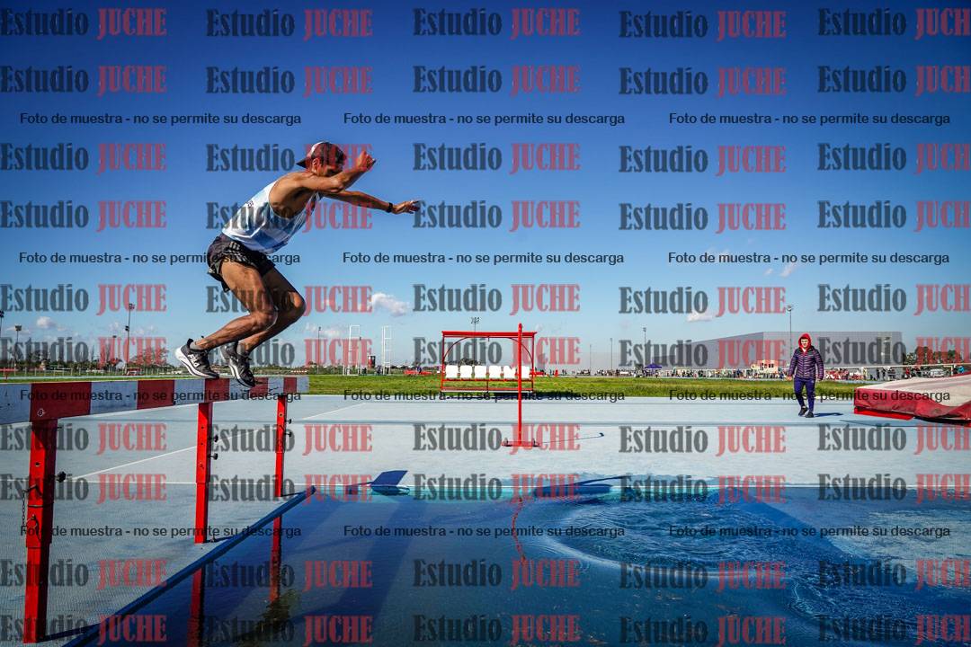 Fotos de los 3000 m con obstáculos de varones