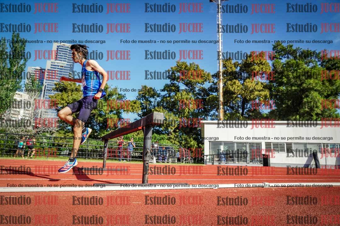 Fotos de los 3000 m con obstáculos de varones