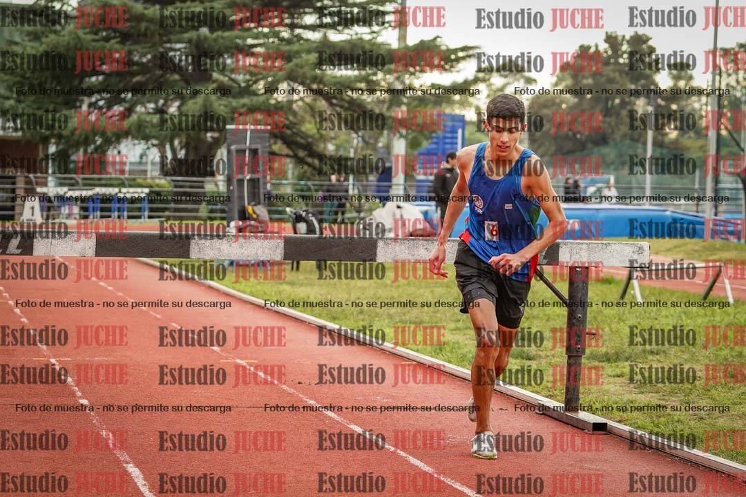 Fotos de los 3000 m con obstáculos de varones