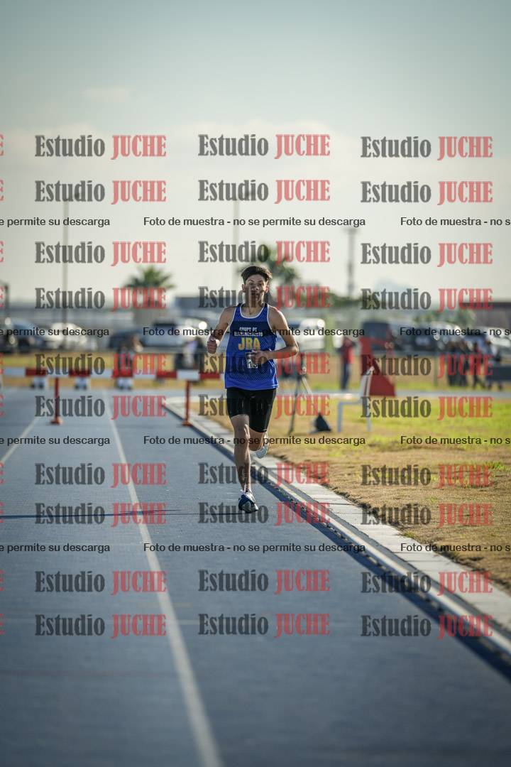 Fotos de los 2000 m con obstáculos de varones