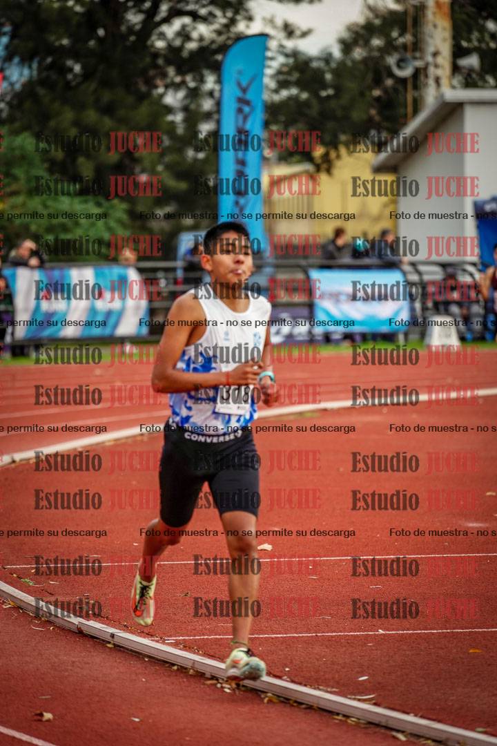Fotos de los 2000 m con obstáculos de varones