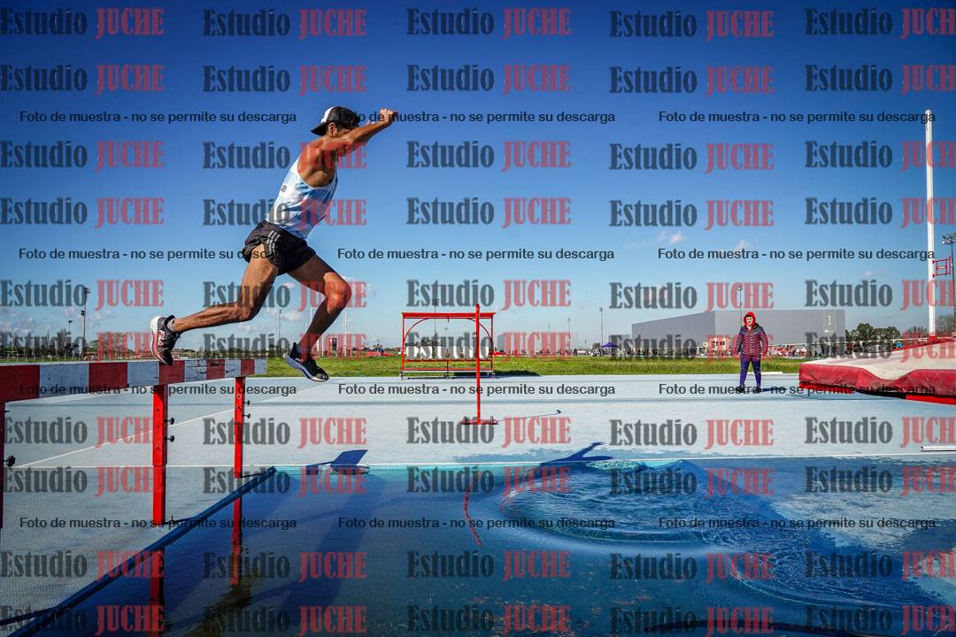 Fotos de los 3000 m con obstáculos de varones