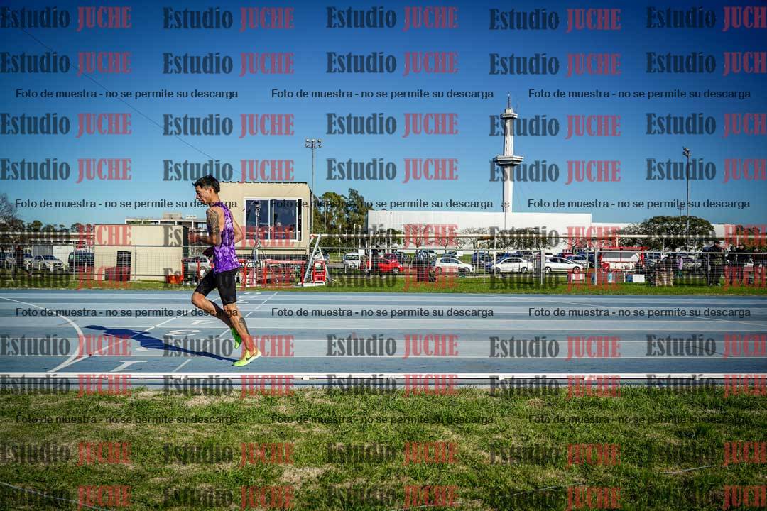 Fotos de los 3000 m con obstáculos de varones