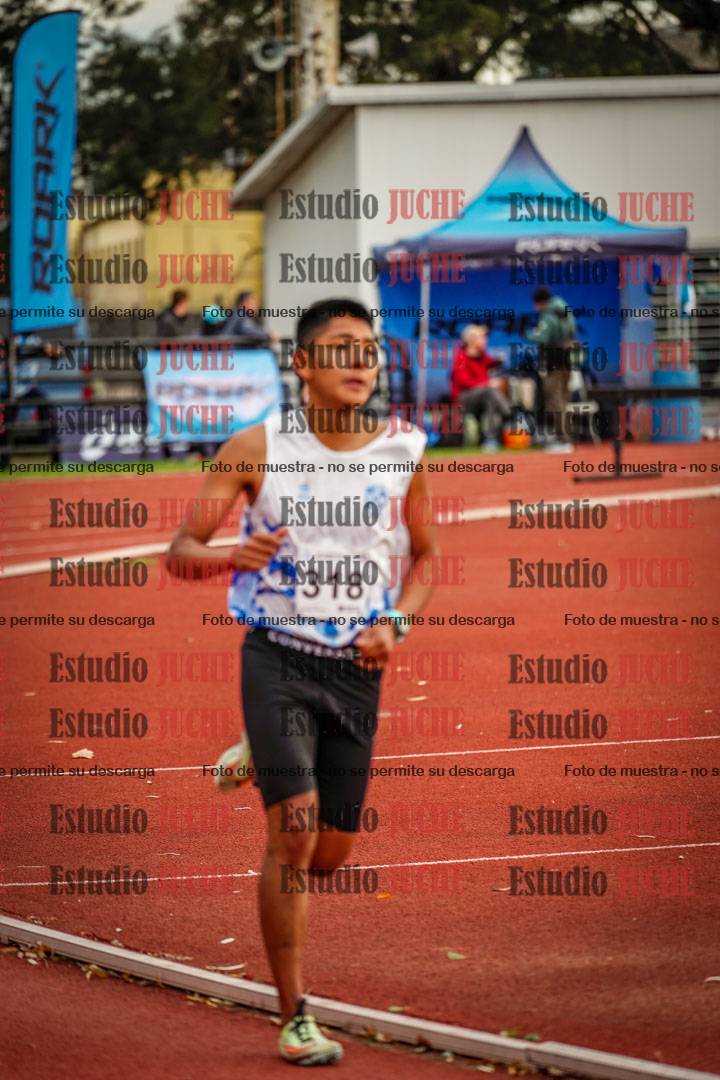 Fotos de los 2000 m con obstáculos de varones