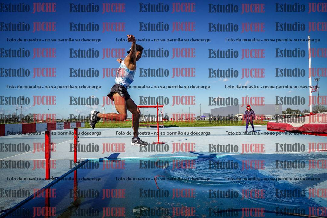 Fotos de los 3000 m con obstáculos de varones