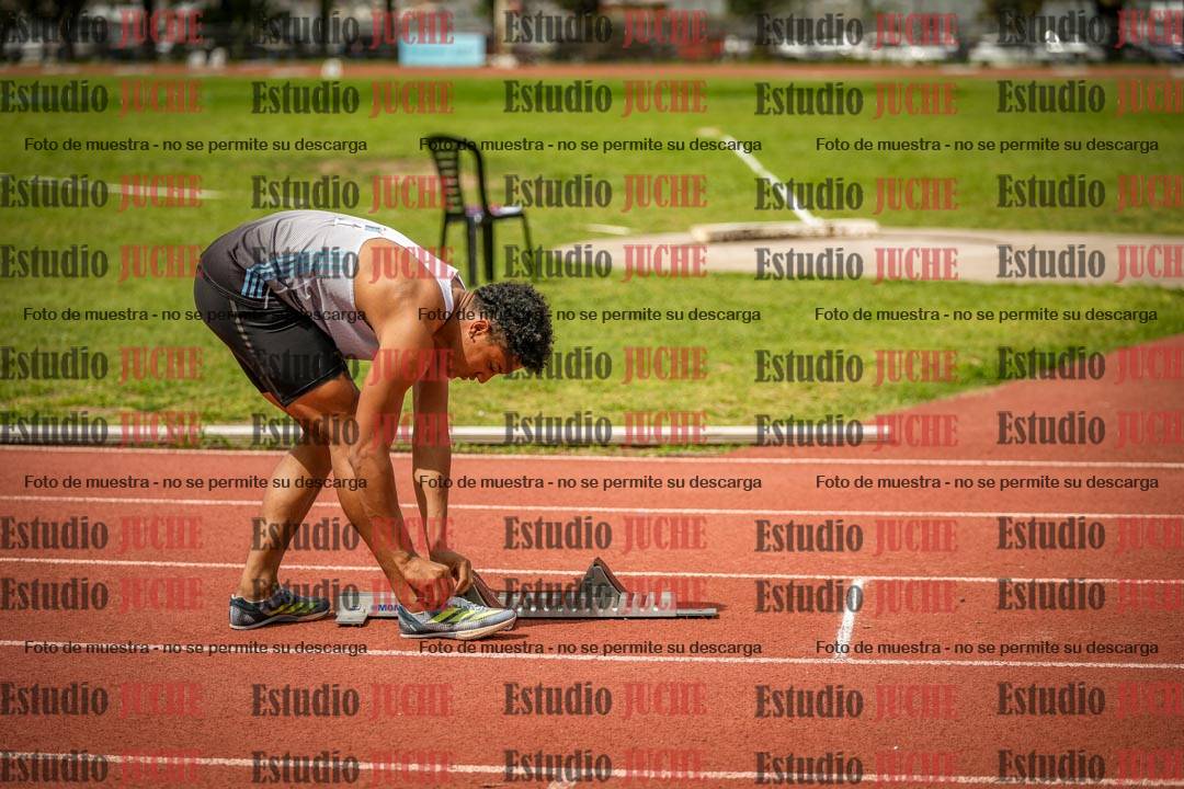 Fotos de los 400 m con vallas de varones