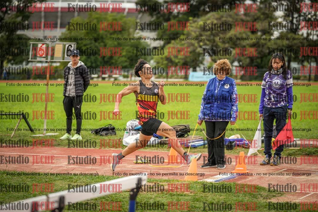 Fotos del salto en largo - varones mayores